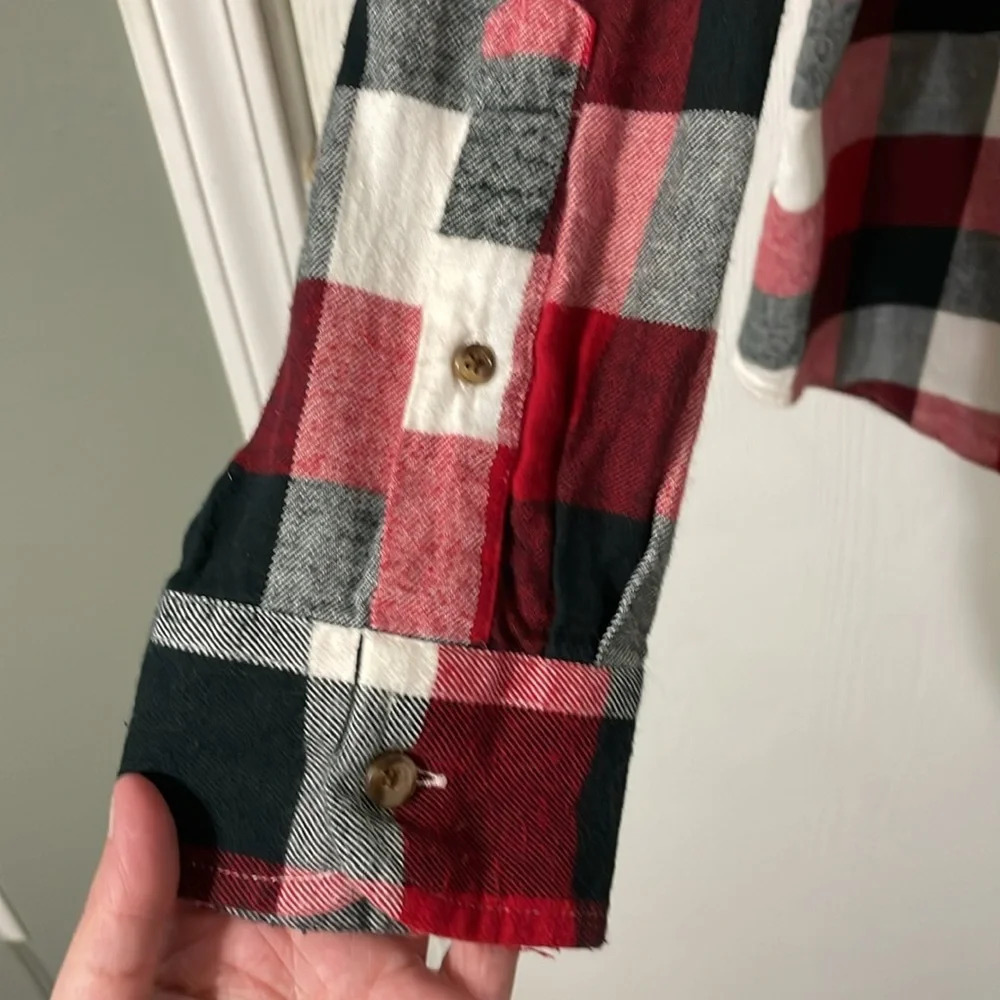 💰Chaps NWOT Plaid Flannel Long Sleeve Button Down Red/Black/White Size Medium - Picture 5 of 7